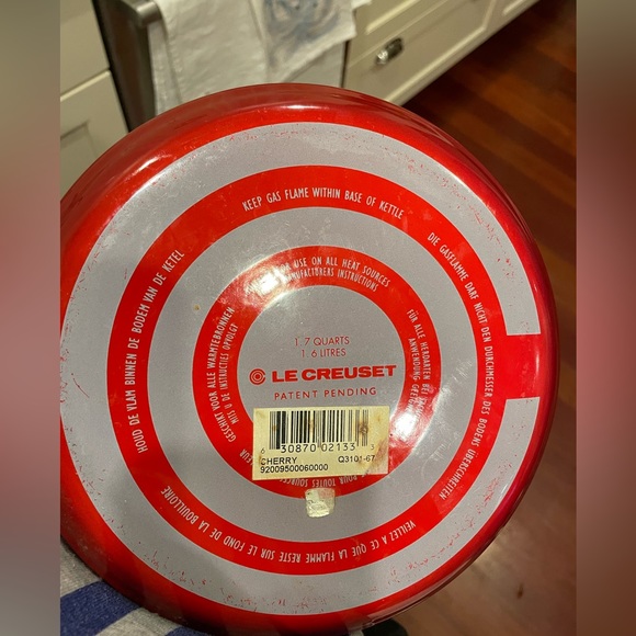 Le Creuset Large Tea Pot - Cherise Red 1.7 qt - Picture 5 of 12